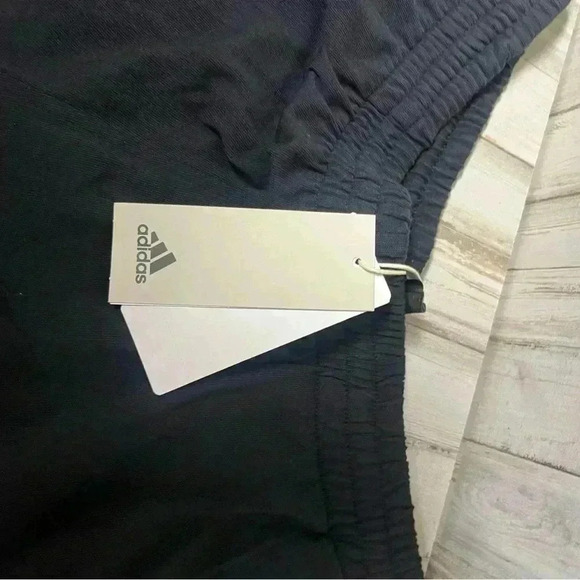 Adidas Graphic Print Men's Shorts - Black XL NWT - Picture 5 of 7